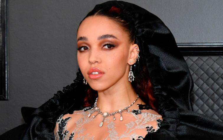 Grammy 2020: Dramático look de FKA Twigs no convenció