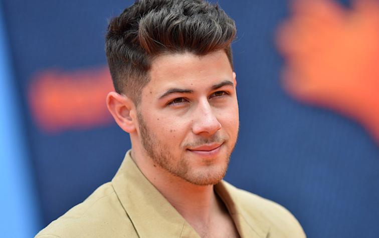 Trolleo a Nick Jonas por tener comida en sus dientes en los Grammy 2020