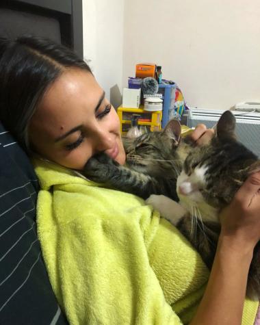 Mari Almazábar se tatuó a sus gatitas en el brazo