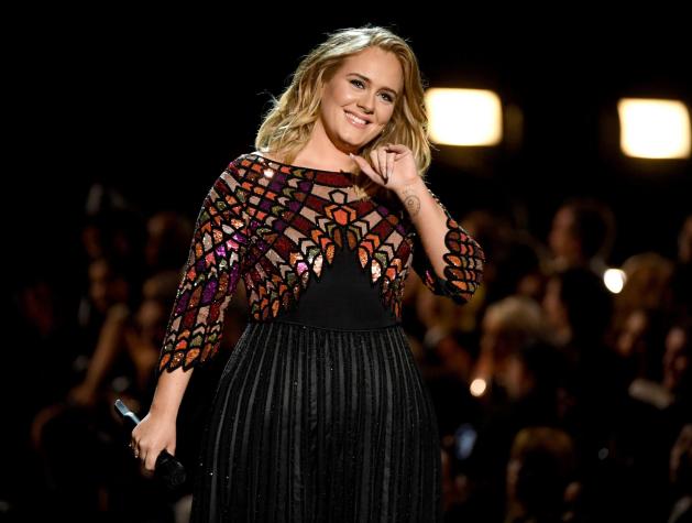 Captan a Adele saliendo del gimnasio y luce ¡irreconocible!