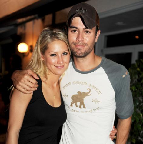 Anna Kournikova y Enrique Iglesias comparten fotos del nacimiento de su hija