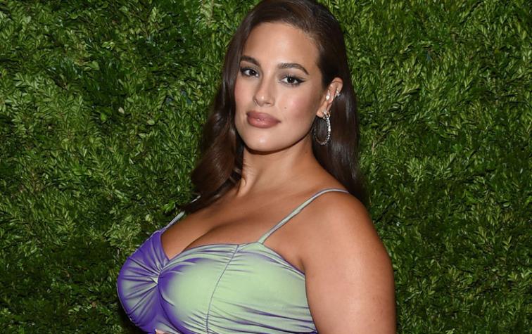 Ashley Graham muestra sin filtro cómo quedó su abdomen después de haber dado a luz