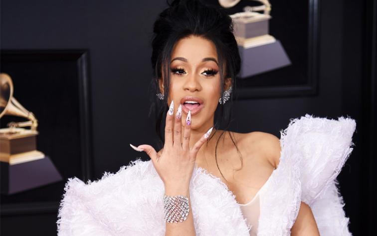 Jenny Bui, la creadora de las ostentosas uñas-joyas de Cardi B