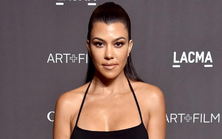 Kourtney Kardashian se une a la tendencia del total leather