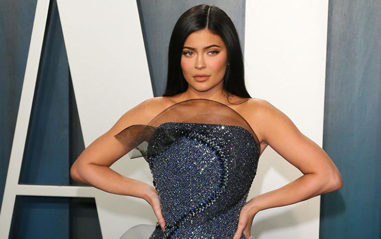 Kylie Jenner usó vestido que no le permitía sentarse en la fiesta post Oscars