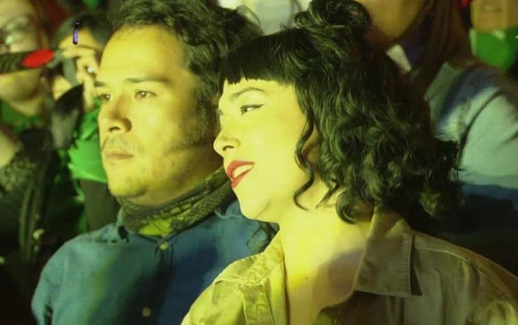 Conoce a la doble de Mon Laferte que causó furor en el público de Viña 2020