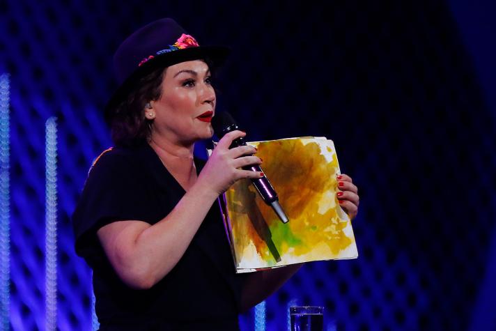 Hijo de Javiera Contador encanta en postal de su primer día de clases