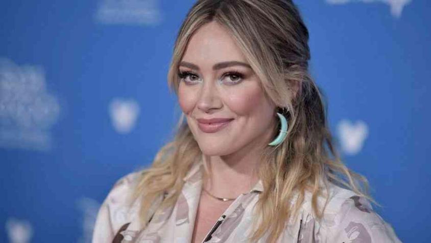 Hilary Duff muestra cómo su hijo logró cocina su torta de cumpleaños en cuarentena