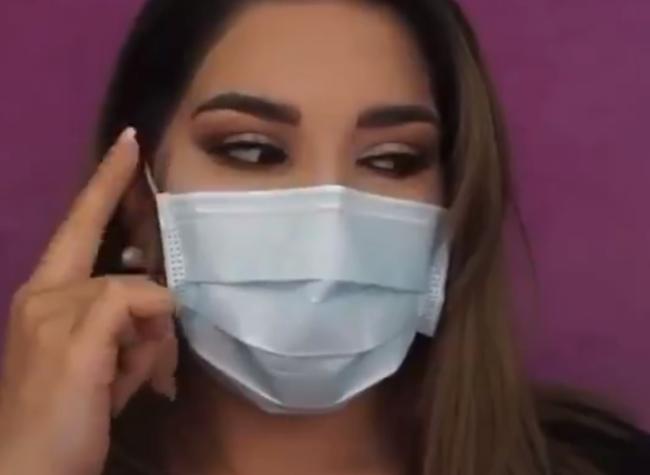 Bloguera es criticada por enseñar a maquillar una mascarilla