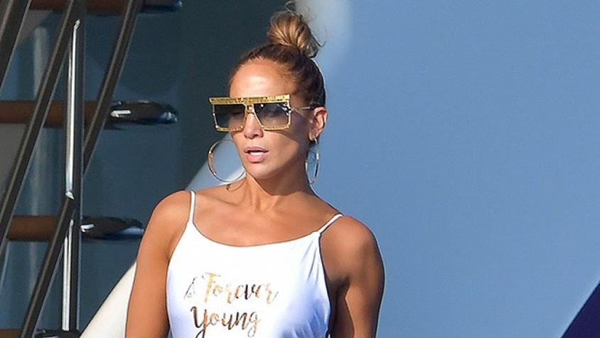 Jennifer Lopez se luce sin maquillaje ni extensiones en la playa