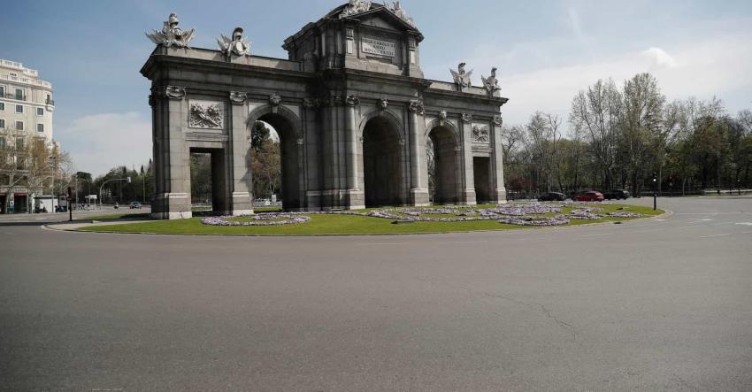 Hombre se disfraza de perro para no hacer cuarentena en España