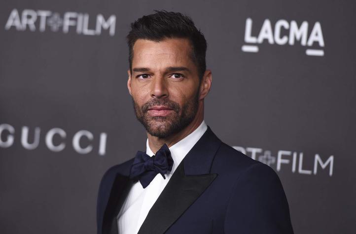 Ricky Martin sorprende con el pelo rosado