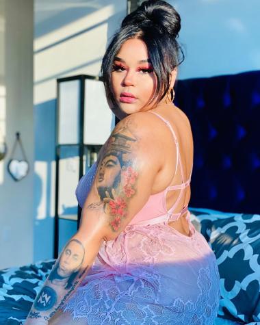 Influencer Killadamente anuncia que está embarazada