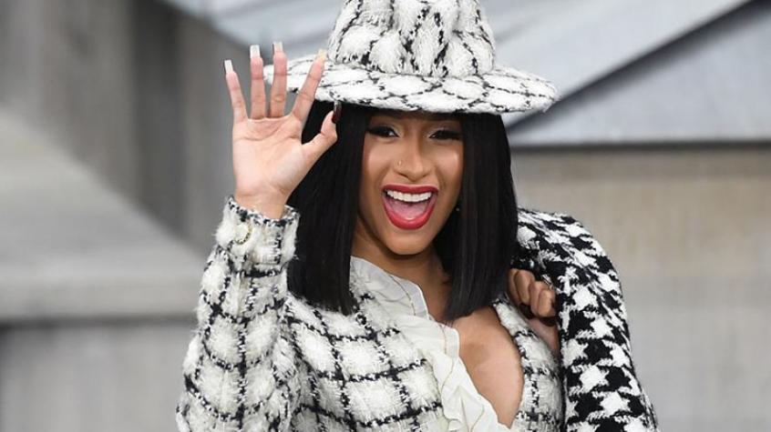 Cardi B muestra orgullosa su cabellera natural