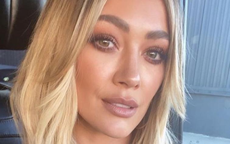 Hilary Duff apuesta por radical cambio de look en medio de la cuarentena