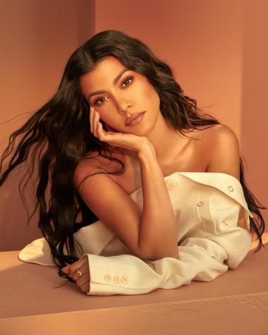 Kourtney Kardashian modela la línea de ropa de Scott Disick
