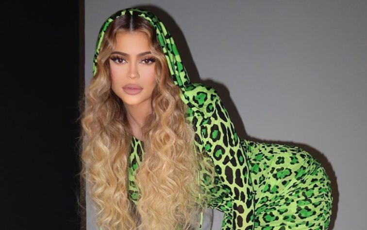 Kylie Jenner aprovecha la cuarentena para dejar su pelo y uñas al natural