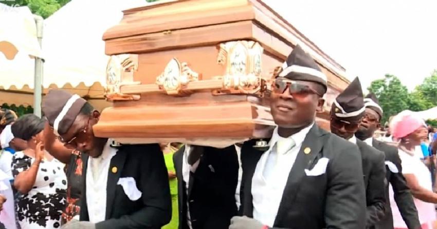 Conoce el origen del meme de los africanos bailando mientras llevan un ataúd