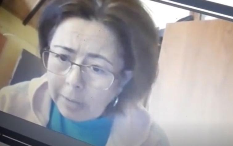 Tierna profesora cae en broma de sus alumnos durante clase online