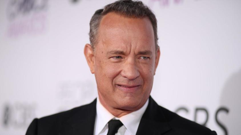 Tom Hanks regala una máquina de escribir a un niño acosado por llamarse Corona