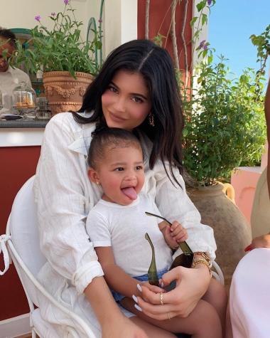 Kylie Jenner pone a prueba la obediencia de Stormi y su reacción se vuelve viral