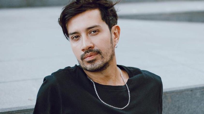 Héctor Morales luce extraño look para salir de casa