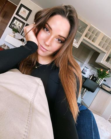 Kel Calderón se luce con lencería y botas vaqueras