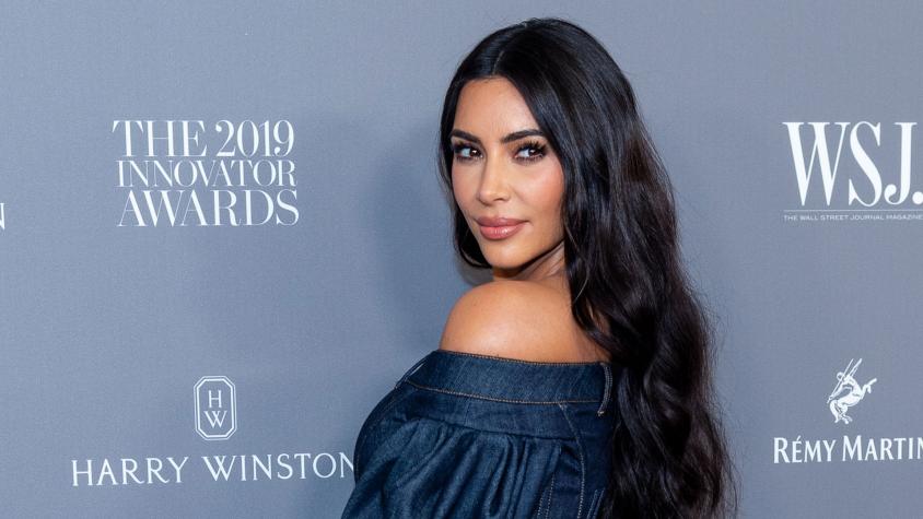 Kim Kardashian termina con una uña en el pelo tras error de Photoshop