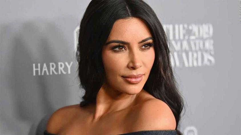 Mascarillas que vende Kim Kardashian en polémica racista 