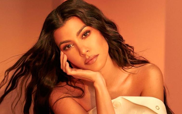 Kourtney Kardashian defiende sus “kilos de más” y aclara que no está embarazada