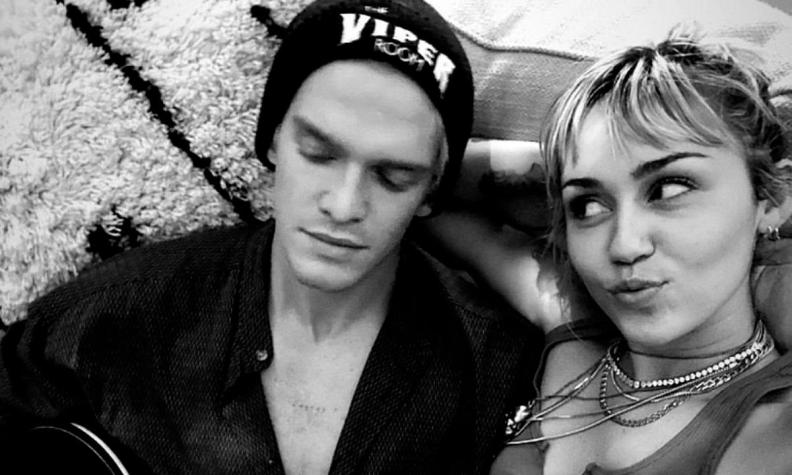 Miley Cyrus muestra su talento maquillando a Cody Simpson