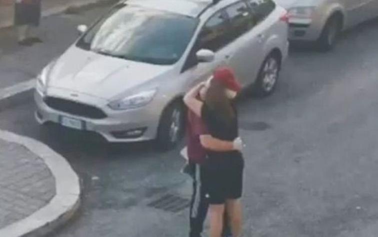 Emotivo reencuentro de un padre y su hija distanciados por COVID-19 hace llorar a todos