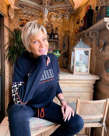 Raquel Argandoña fue a ver a su mamá con impresionante traje anticoronavirus