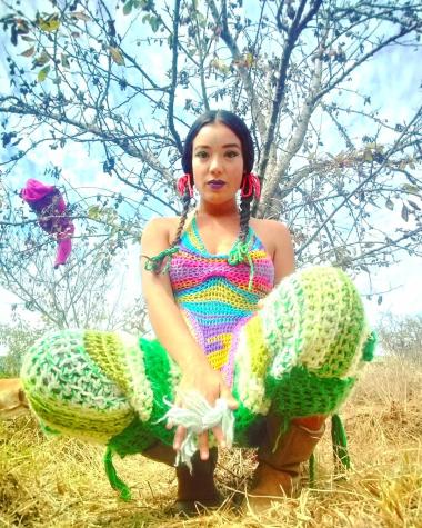 Astrid Veas confirma su embarazo con nuevo videoclip