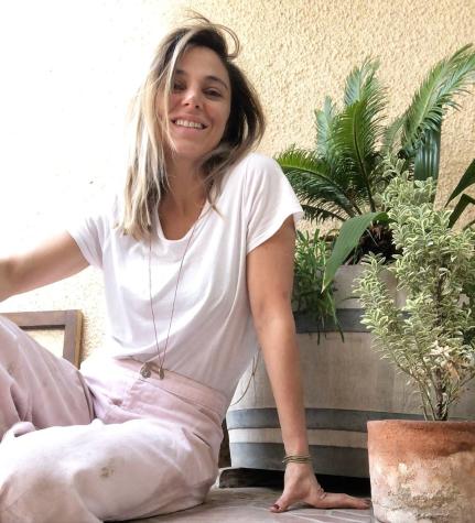 Mariana Derderián muestra su habilidad para tejer