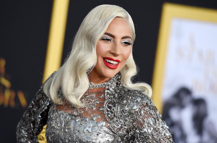 Selfie de Lady Gaga sin maquillaje genera comentarios