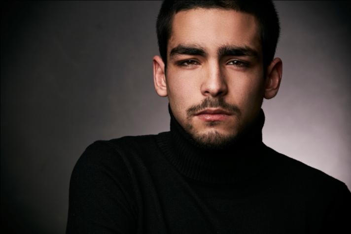 Omar Ayuso recibe candente comentario de actor de "Sense 8" Miguel Ángel Silvestre