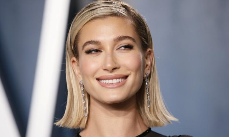 El look con el que Hailey Baldwin disimuló su mascarilla