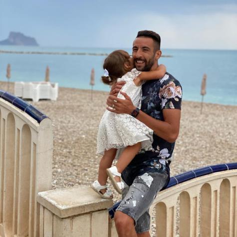 Mauricio Isla saca risas con divertidas fotos junto a su hija