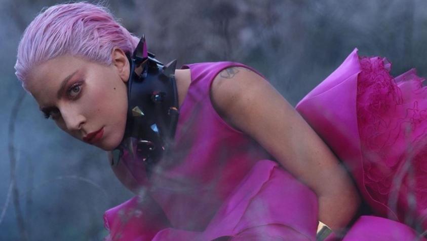 Lady Gaga encuentra su mascarilla ideal con púas incluidas