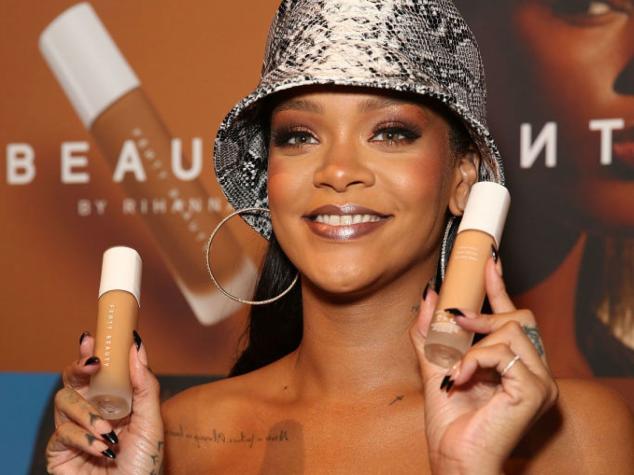 Rihanna causa furor a poco de lanzar su línea de productos para la piel  