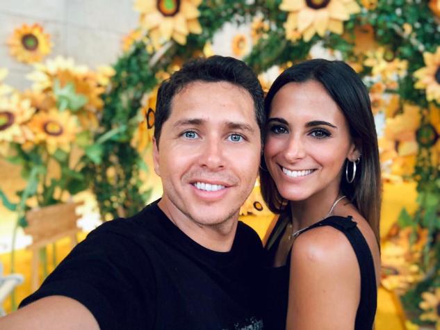 Karol Lucero y su polola tienen cita elegante y romántica en casa