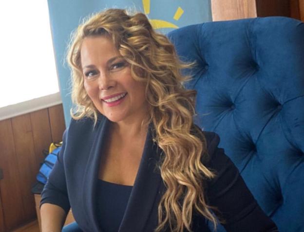 Cathy Barriga muestra look relajado mientras disfruta junto a su familia