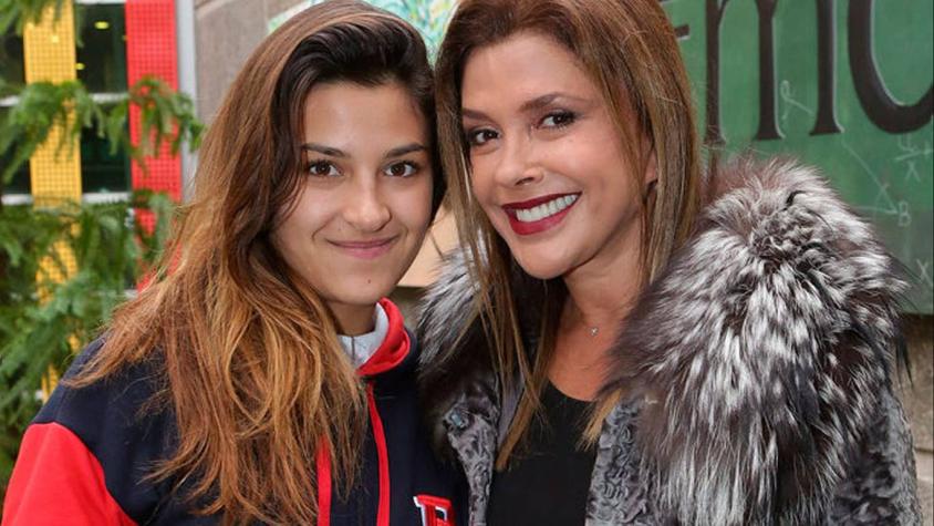 Hija menor de Carolina Arregui sorprende en bikini idéntica a su mamá