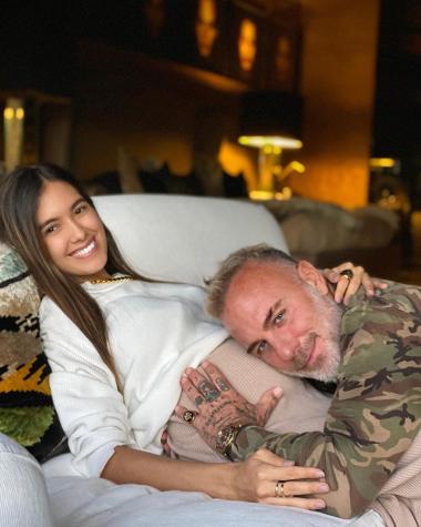 Gianluca Vacchi y Sharon Fonseca anuncian el sexo de su bebé con excéntrico espectáculo