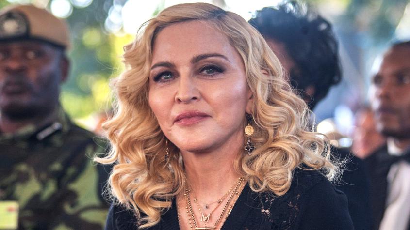 Madonna publica osada foto junto a su novio de 25 años: él la ayuda en la terapia