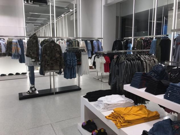 Bolso de conocida tienda es retirado del mercado tras burlas en redes sociales