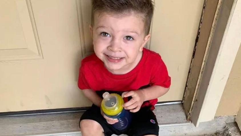 Niño con autismo es bajado de un avión con su familia por no usar mascarilla