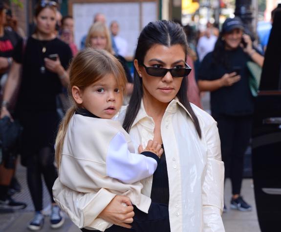 Kourtney Kardashian lamenta el corte de pelo de su hijo