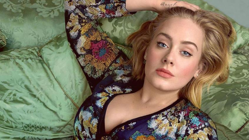 Adele causa polémica tras compartir foto en bikini